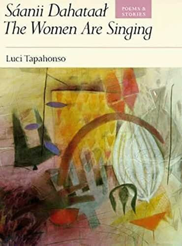 Tapahonso, Luci Saanii Dahataal: The Women Are Singing : Poems and Stories: Poems and Stories Volume 23 (Sun Tracks, Band 23)