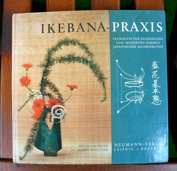 Shusui Komoda Ikebana Praxis. Lehrbuch der klassischen und modernen Formen japanischer Blumenkunst