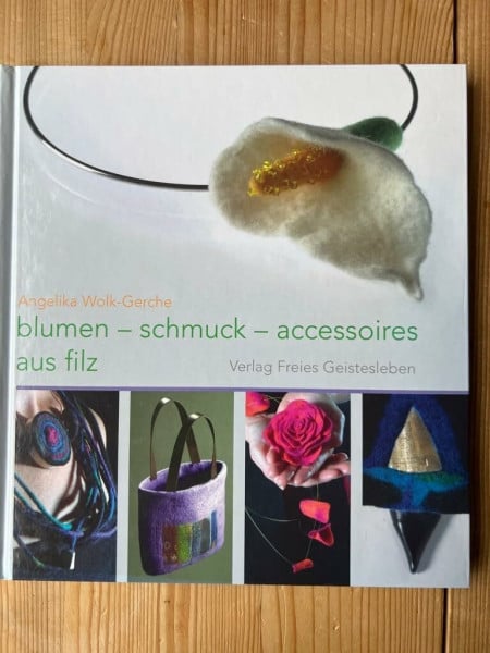 Wolk-Gerche, Angelika Blumen-schmuck-accessoires aus Filz