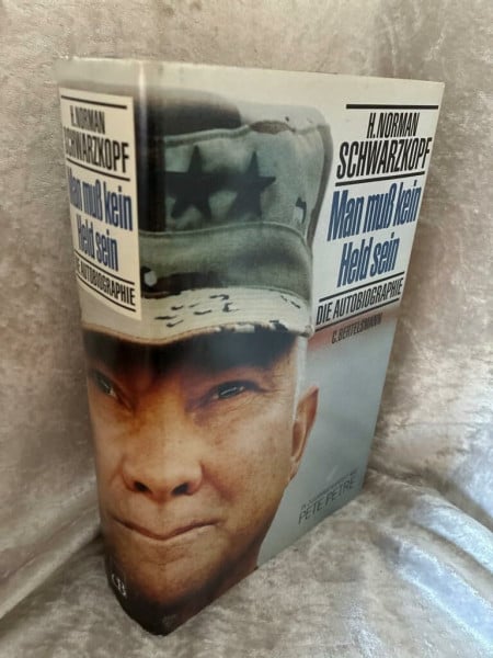 Schwarzkopf, H. Norman. Man muß kein Held sein: Die Autobiographie